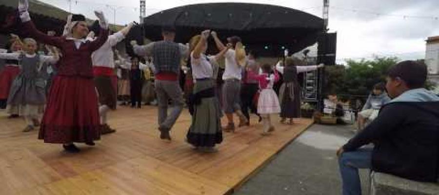 O Rancho Folcl&oacute;rico Neveiros do Coentral marcou presen&ccedil;a nos festejos da sua Terra, em honra de Nossa Senhora da Nazar&eacute;, e atuou no dia 15 de agosto de 2015, em Coentral - Castanheira de Pera.