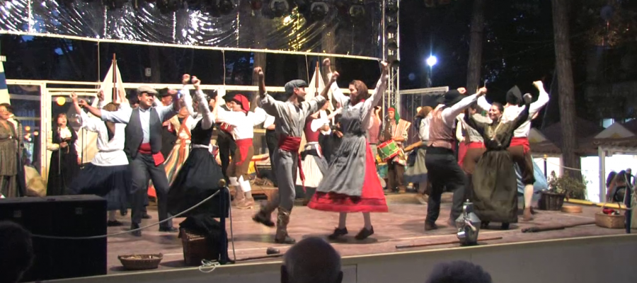 Participação do Rancho Folclórico Neveiros do Coentral na Feira Internacional de Artesanato do Estoril - FIARTIL, em 2008.
