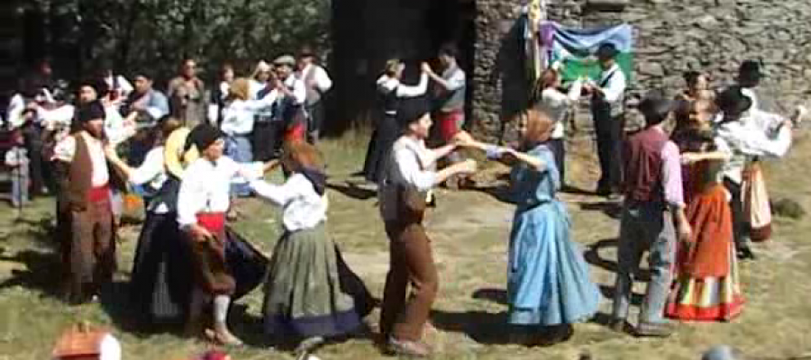 Breve filme sobre Santo António da Neve, o ofício do Neveiro e os usos e costumes do povo do Coentral retratados através de recolha no núcleo museológico.