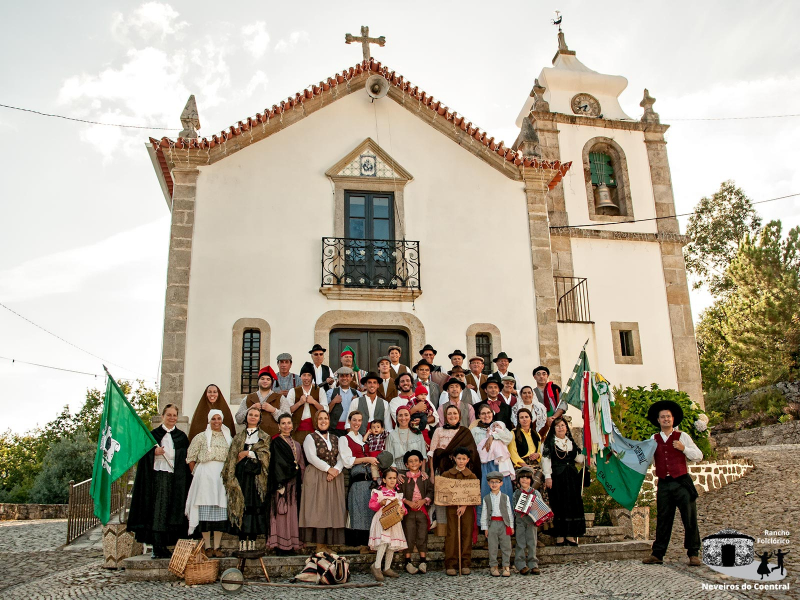 Foto de grupo, Coentral (2012)
Atrás: Armando Simões, Manuel Fernandes, Domingos Costa, João Miranda, Samuel Barata, Américo Barata, Gustavo Barata, Angelino Madeira, Manuel Barata, Alberto Simões, Joaquim FerreiraMeio: Fátima Barata, André Carvalho, Nelson Silva, Paulo Machado Fernandes, Luís Miguel Miranda, Bruno Almeida, Santiago Almeida, Paulo Miranda, Paulo Miranda, Angelino Madeira, Fernando Costa, Ventura Barata, Florbela Costa, Emílio MirandaFrente: Maria Fernanda Barata, Marta Ferreira, Maria da Glória Claro, Paula Claro, Ana Catarina Barata, Ana Filipa Antunes, Martim Simões, Susana Santos, Palmira Simões Andreia Barata, Teresa Correia, Sofia Pereira, Isaura Baeta, Bruno SimõesMíudos: Mafalda Almeida, Guilherme Silva, Miguel Henriques, Francisco Correia, Diogo Henriques