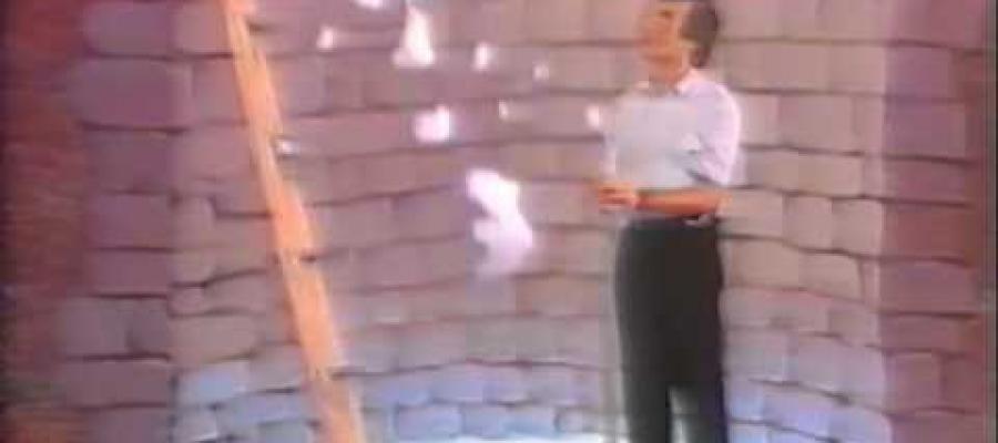 Breve história da recolha de neve pelos Neveiros, na Serra da Lousã, contada pelo Dr. Herlander Machado. Participação e narração de Maria Herlander Machado Barata.Original: Totobola, RTP, 1986